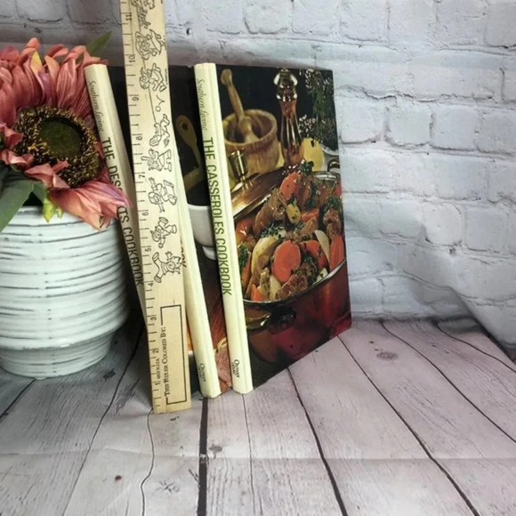 Vintage 1977 Southern Living set cookbook - Picture 2 of 14